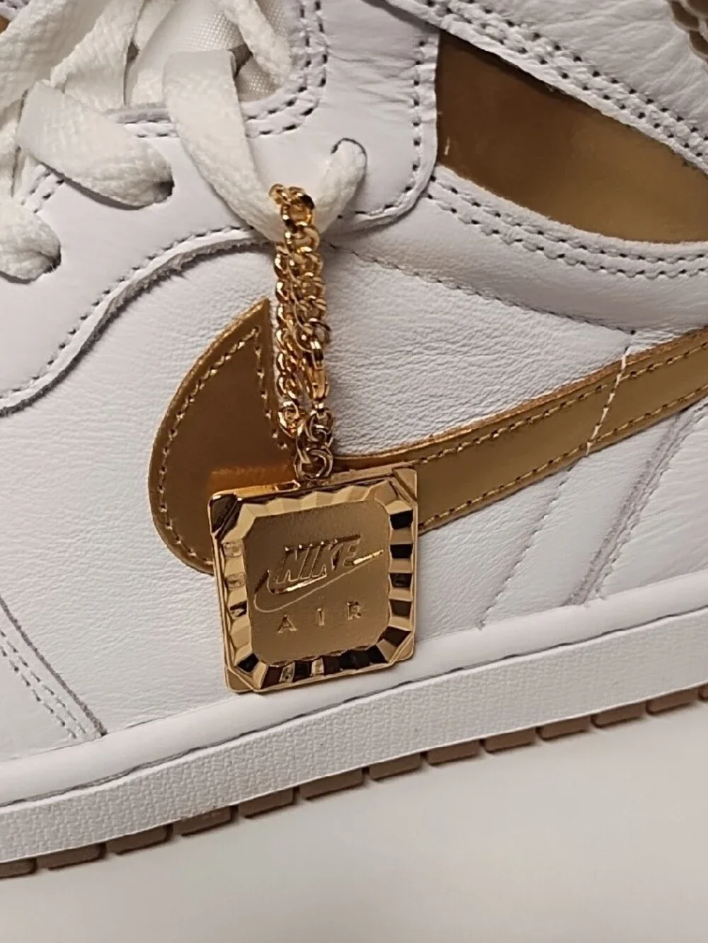 Jordan 1 Retro OG High| Size 11.5 (Women)/ 10 (Men) | Metallic Gold, White